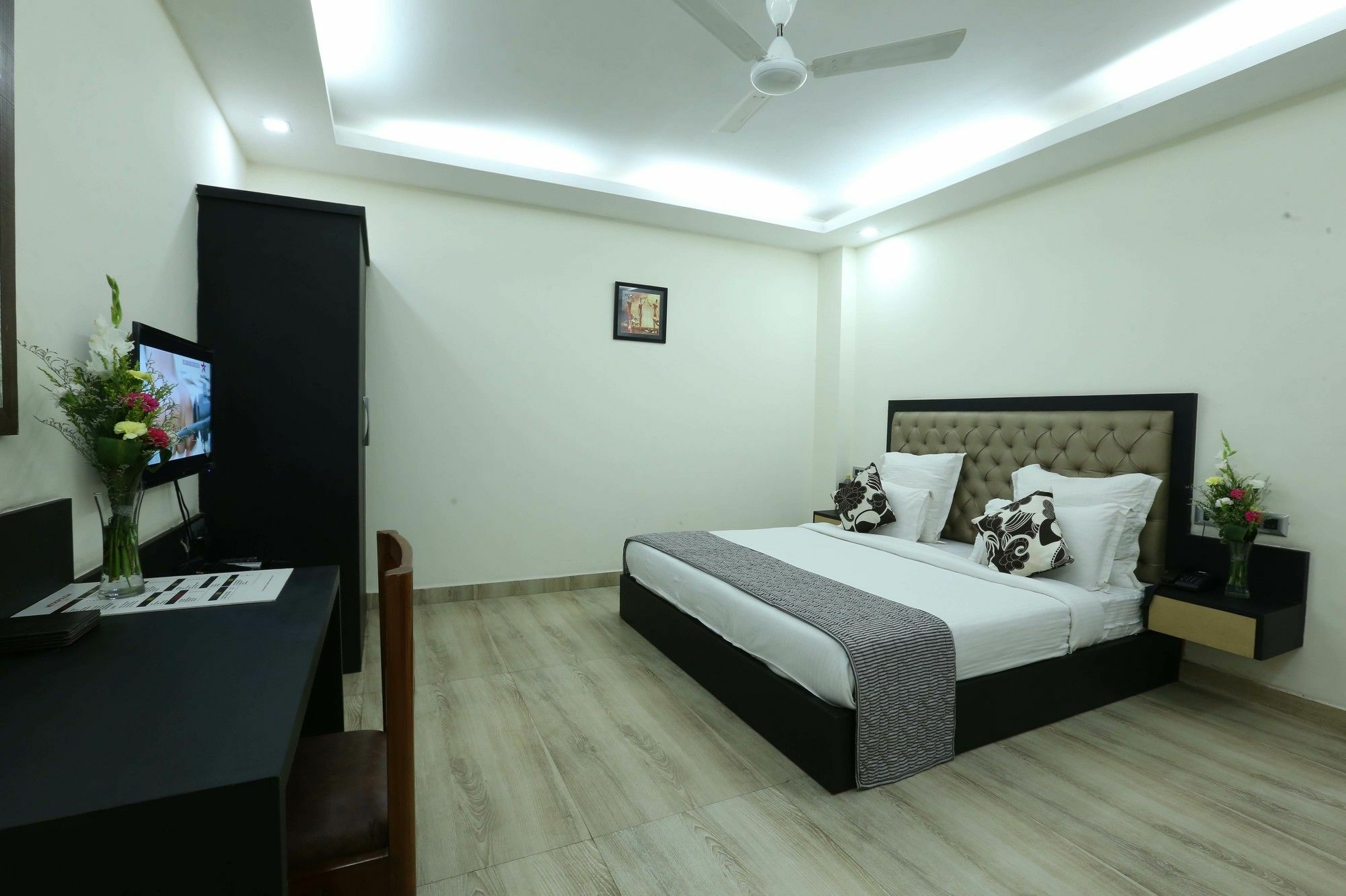 Hotel Metropolitian New Delhi Exterior photo