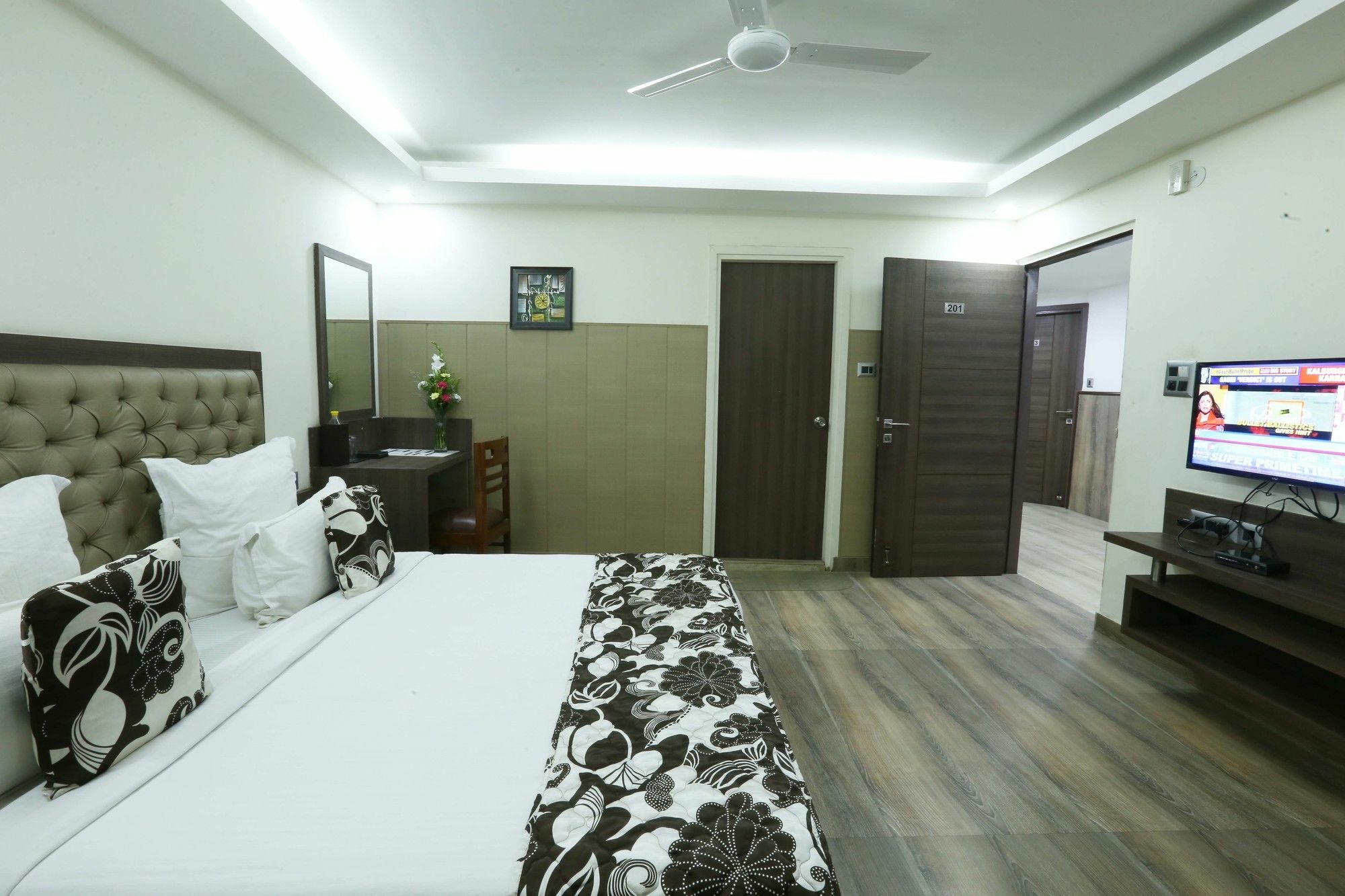 Hotel Metropolitian New Delhi Exterior photo