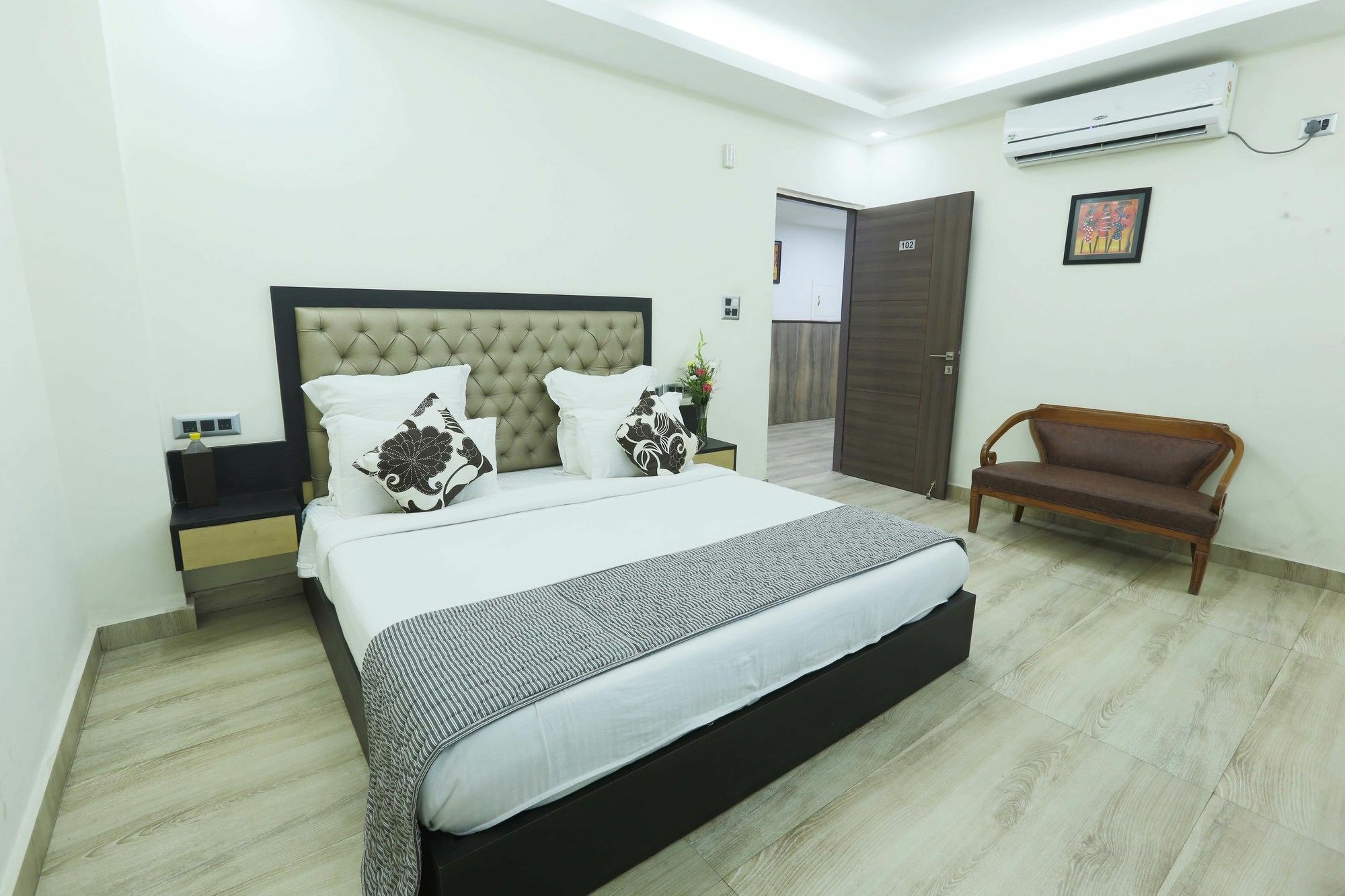 Hotel Metropolitian New Delhi Exterior photo